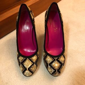 Ferca 81 Gold embroidered evening shoes.